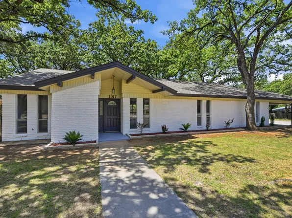1917 Toplea Dr, Euless, TX 76040