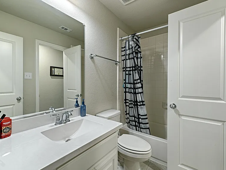 3515 Washington Dr — Photo 36