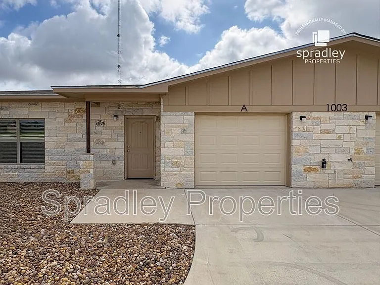 1003A Laurel Dr — Photo 1
