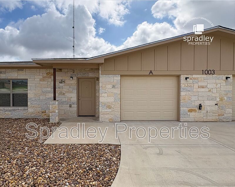 1st image of 1003A Laurel Dr