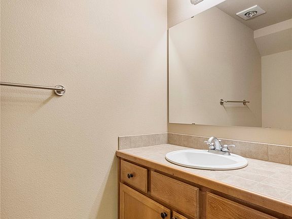 1/2 Bath>