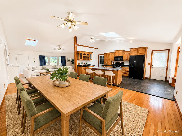 6239 SW Wanamaker Rd — Photo 5