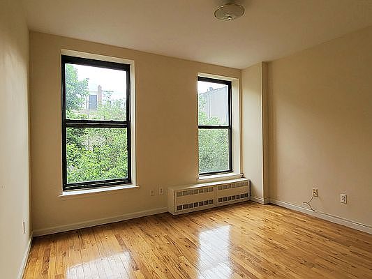 4th image of 158 W 123rd St #D