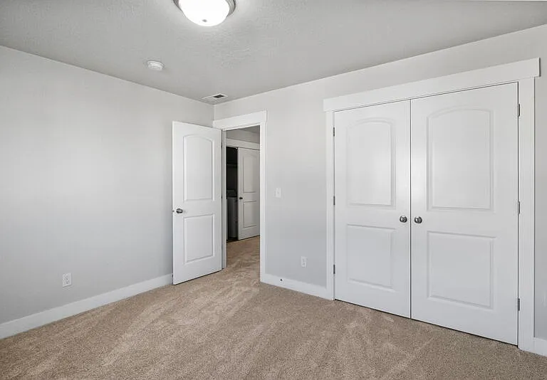 219 W Silver Springs Dr #OVER DOOR — Photo 27