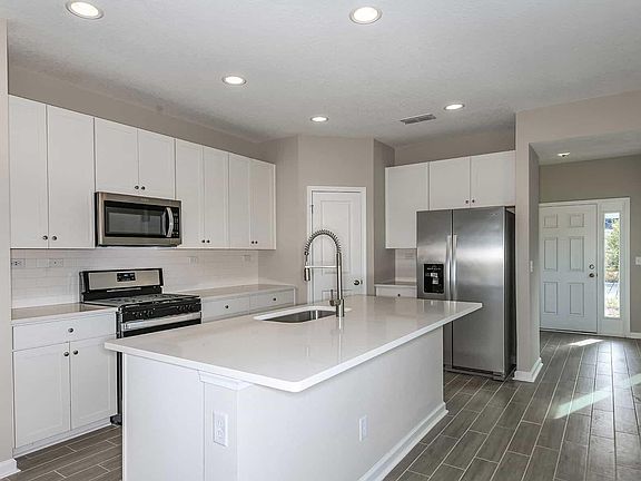 5th image of 54 Foxfire Dr