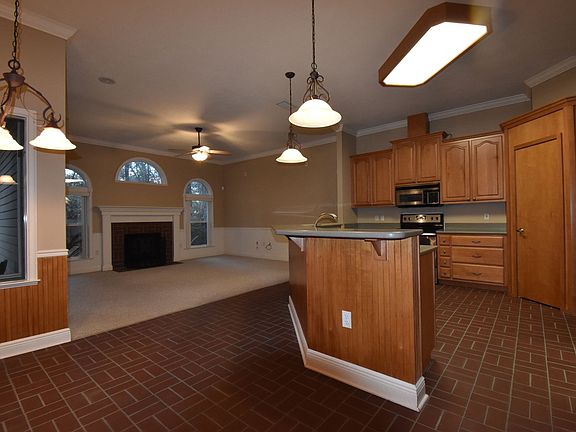 5th image of 2414 SW 98th Dr