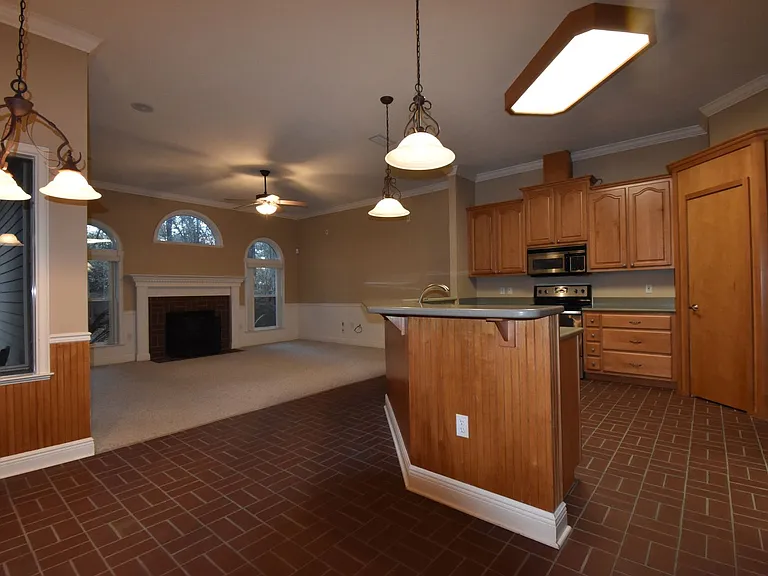 2414 SW 98th Dr — Photo 5