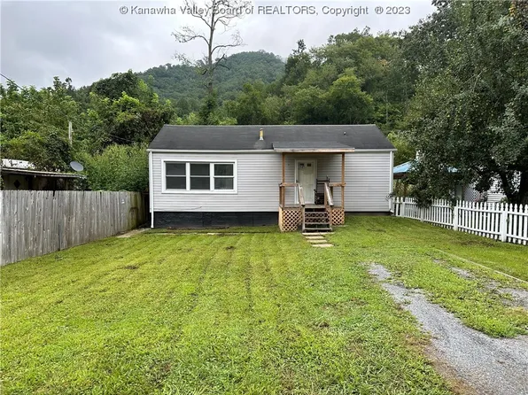 113 Locust St, Stollings, WV 25646