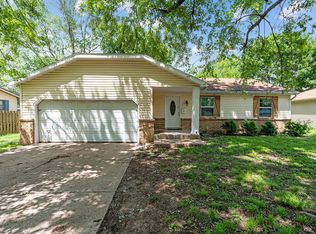 1311 W Crestview St, Springfield, MO 65807