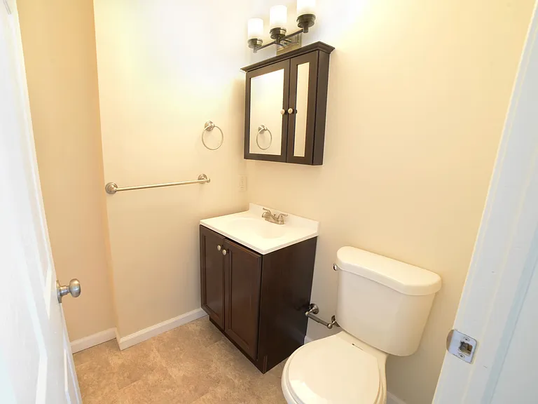 22 Allison Ln — Photo 3