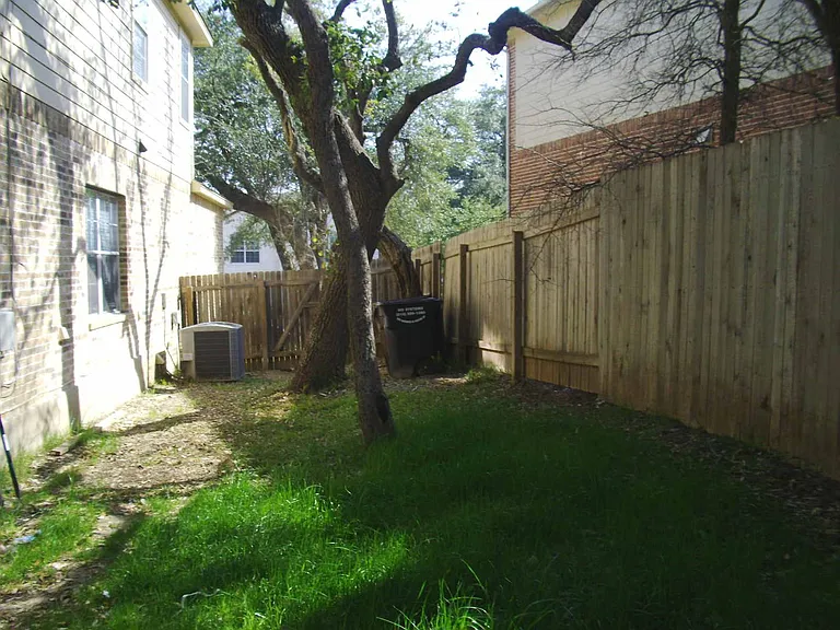 823 Point Cv — Photo 34