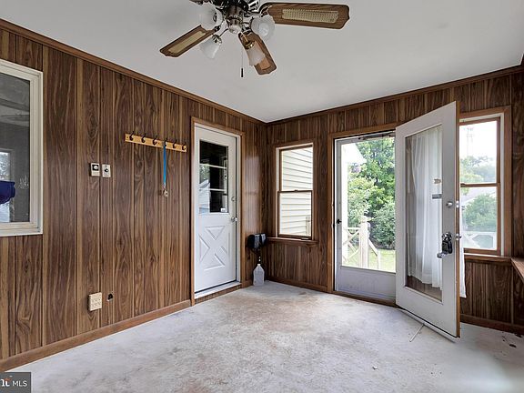 3rd image of 809 Cypress Dr