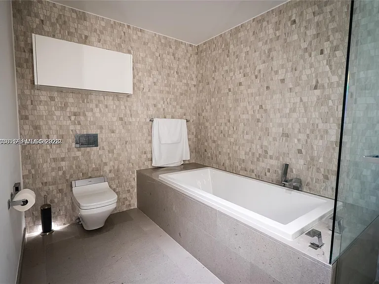 68 SE 6th St #2510 — Photo 13