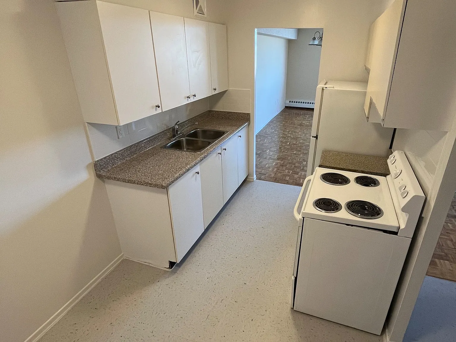 625 Finch Avenue West — Photo 1