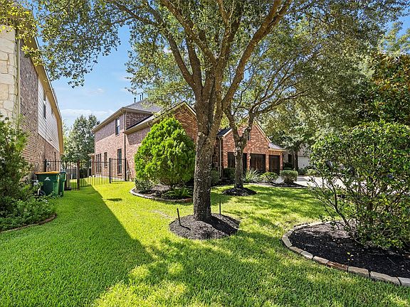 4th image of 35 Woodmoor Pl