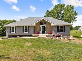 7 Asher Ln, Smithville, MO 64089