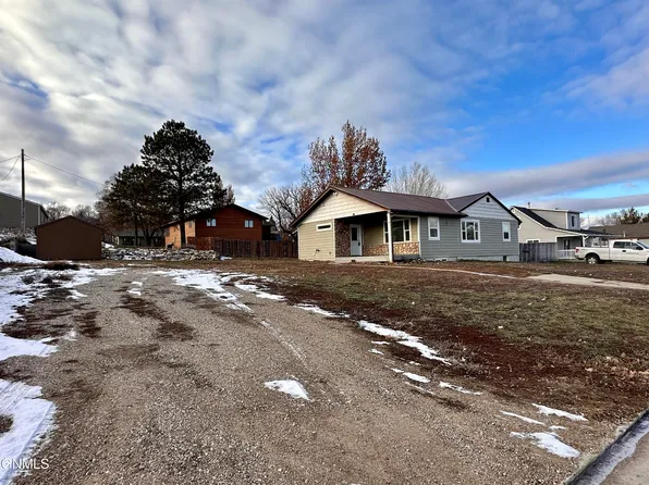 409 2nd St NW, Watford City, ND 58854