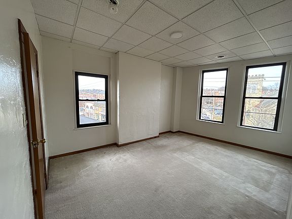 4th image of 547-549 Lincoln Ave #6