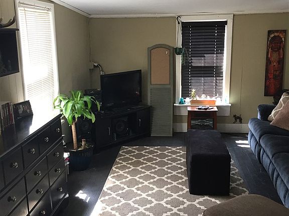 3rd image of 1010 W Galena St