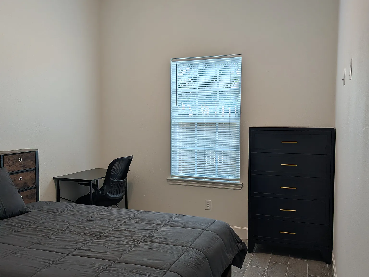 3 bed, 1200 sqft, $800 — Photo 1