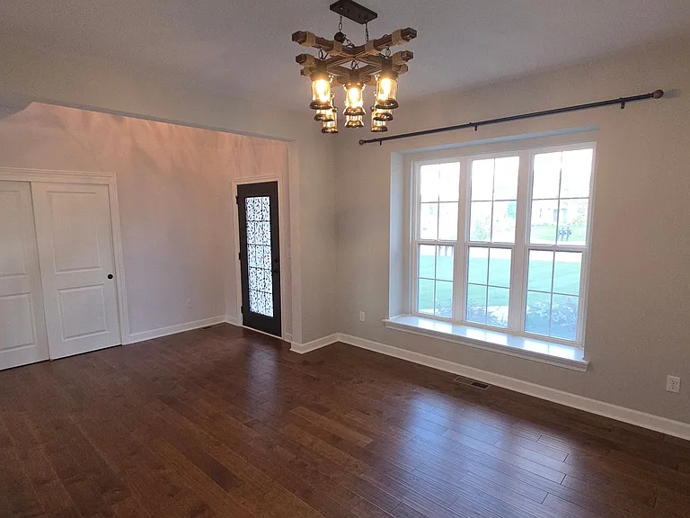 W239N3743 River Birch Ct — Photo 10