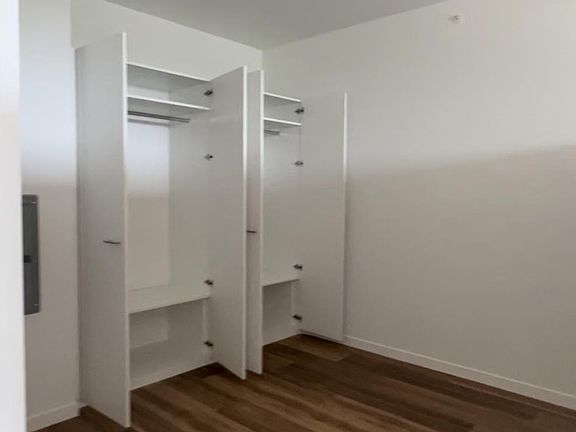 5th image of 434 W Aldine Ave APT 1A