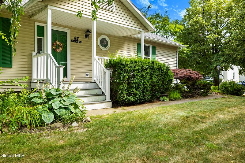 2nd image of 67 Victoria Way