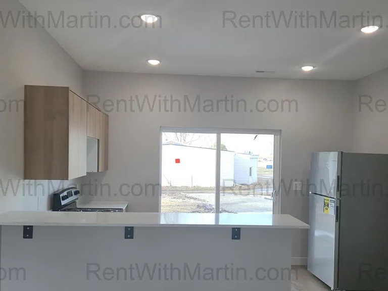 136 Janney Ave — Photo 3