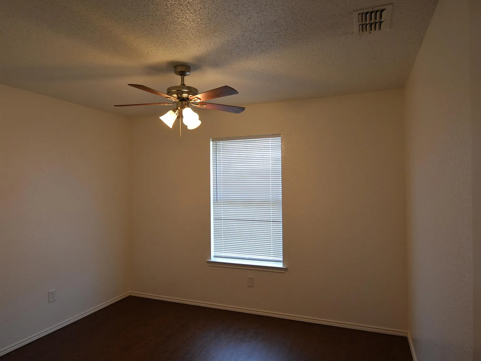 2 bed, 804 sqft, $995 — Photo 4