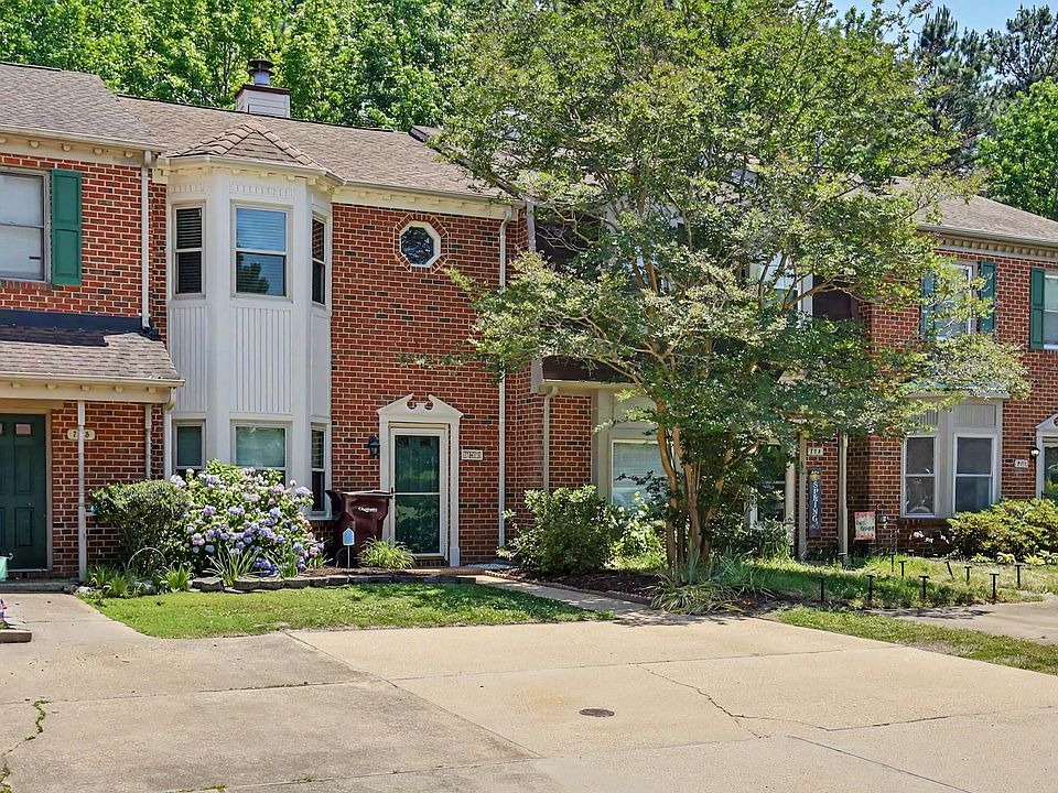 1st image of 767 Creekside Cres