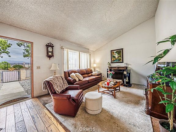 4th image of 11332 Strathern St