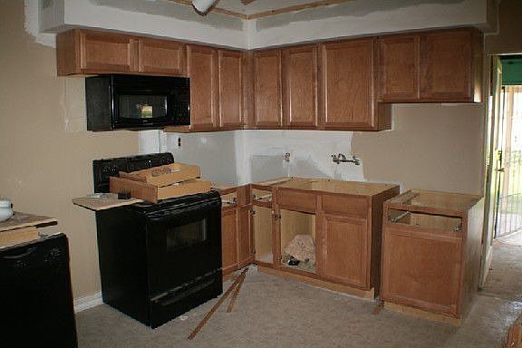 4th image of 572 W Dewey Ave