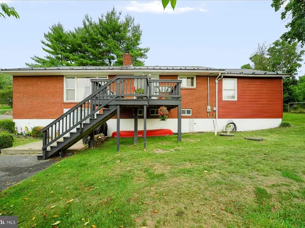807 N Pine St, Burnham, PA 17009