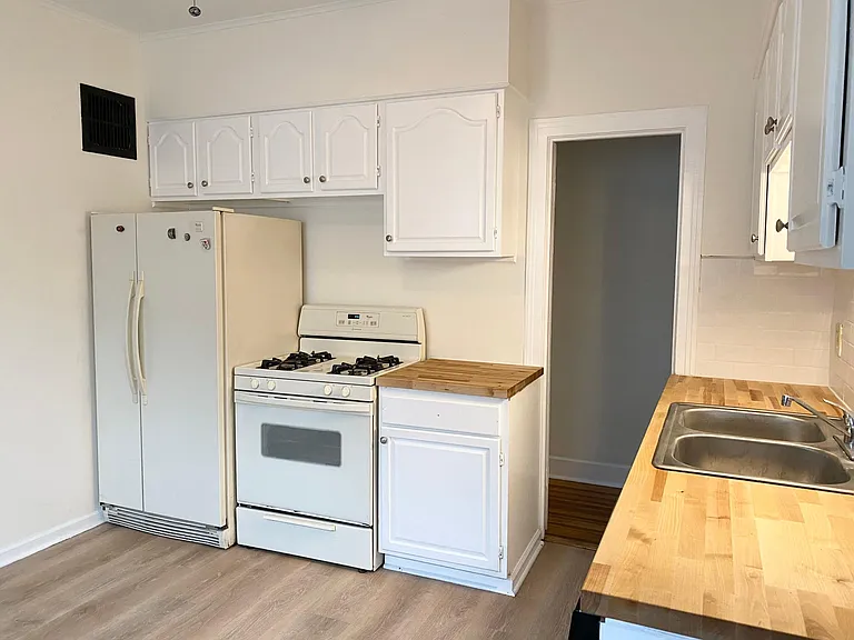 341 Richmond Ave #1 — Photo 9