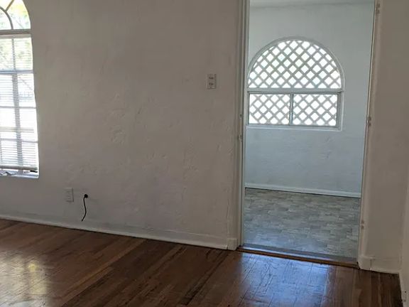 4th image of 211 Stanford Dr SE #A
