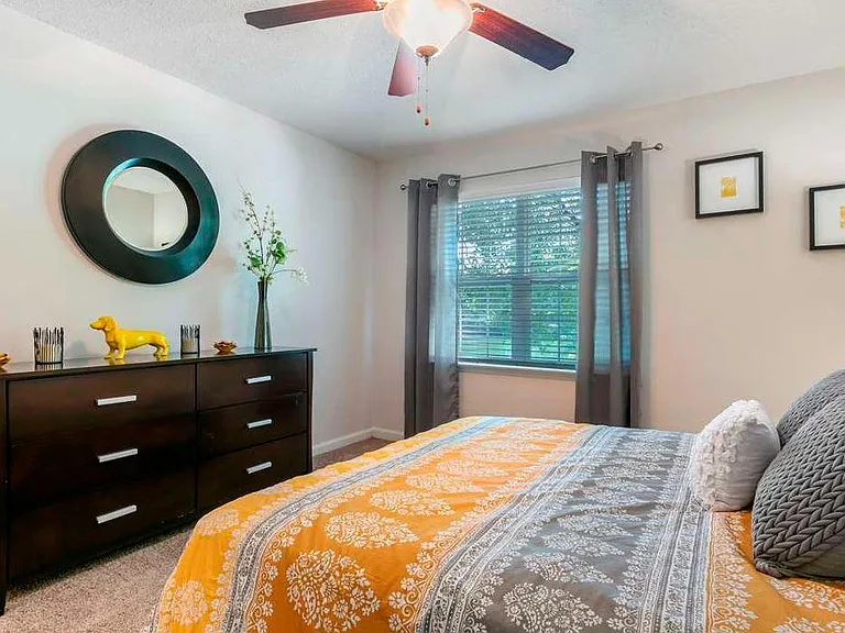 Deep River Pointe Apartments — Photo 7