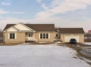 10126 Irish Rd, Otisville, MI 48463