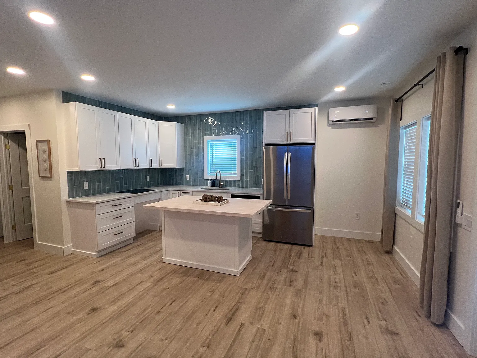 2 bed, 900 sqft, $2,600 — Photo 3