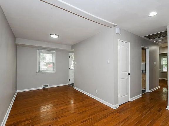3rd image of 806 Teurville Dr