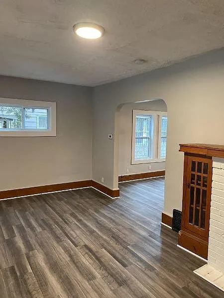 3 bed, 2.5 bath, 1290 sqft, $1,172 — Photo 2