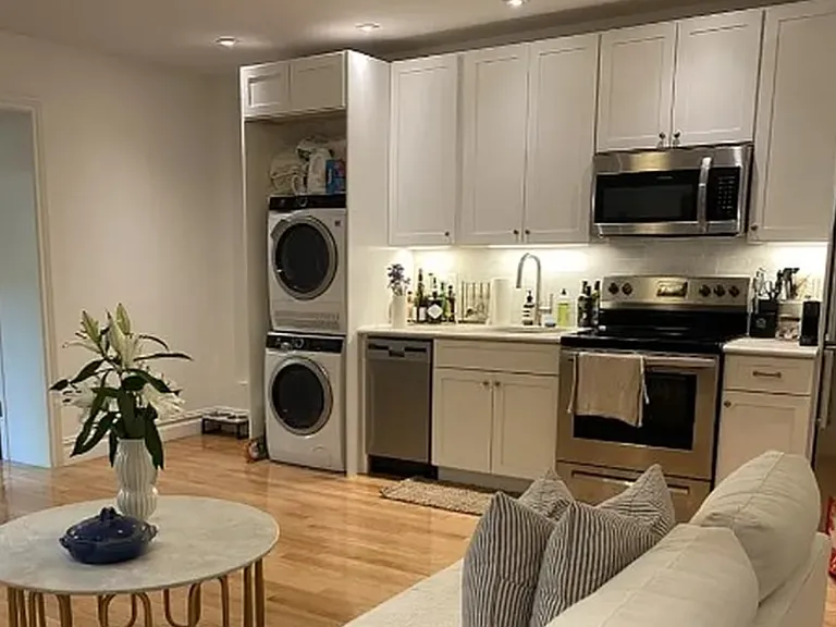 149 E 61st St #1B — Photo 5