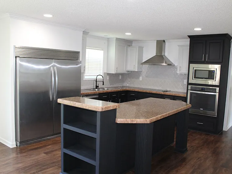 110 Fisher Dr — Photo 2