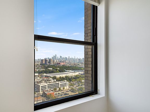 3rd image of 4 Beacon Way APT 1601