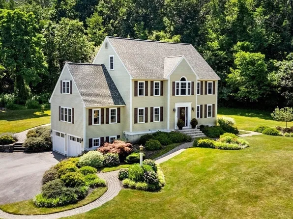 48 Center St, Groveland, MA 01834