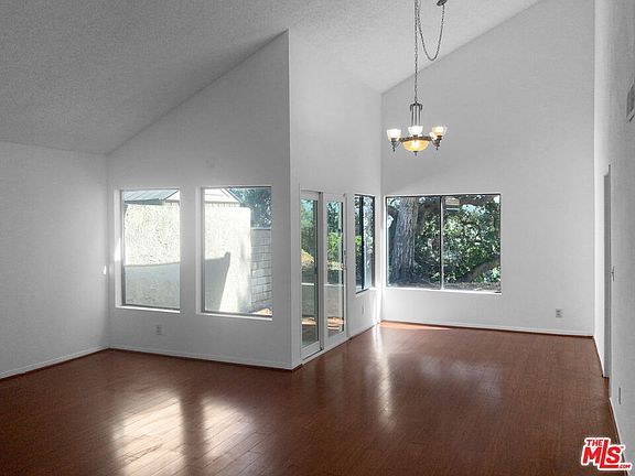 3rd image of 1187 E Meadow Wood Dr