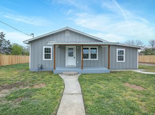 107 E Riley St, Bowie, TX 76230