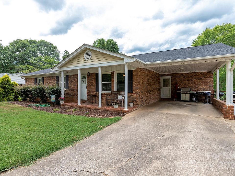 1st image of 406 Fulton Dr