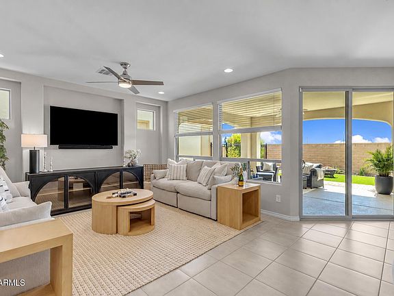 3rd image of 621 E LAS PUERTAS Lane