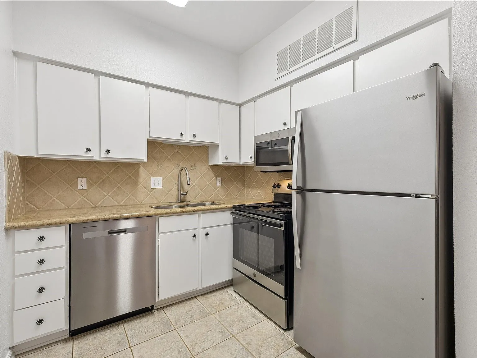 1 bed, 1.0 bath, 919 sqft, $1,450 — Photo 4