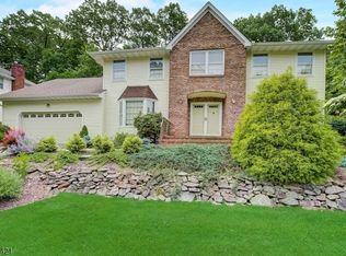 105 S Powder Mill Rd, Morris Plains, NJ 07950